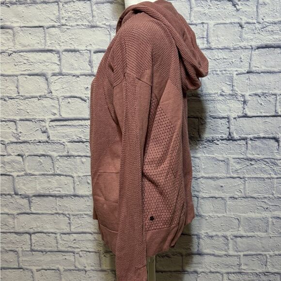 Lululemon Still Movement Wrap
Heathered Quicksand - Picture 2 of 12